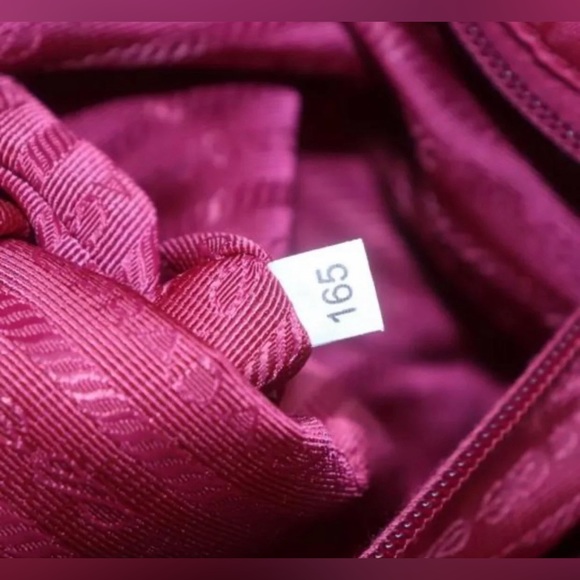 Authentic Prada Handbag, Crossbody Bag, Travel Bag, Tote, with crossbody strap - Picture 10 of 11